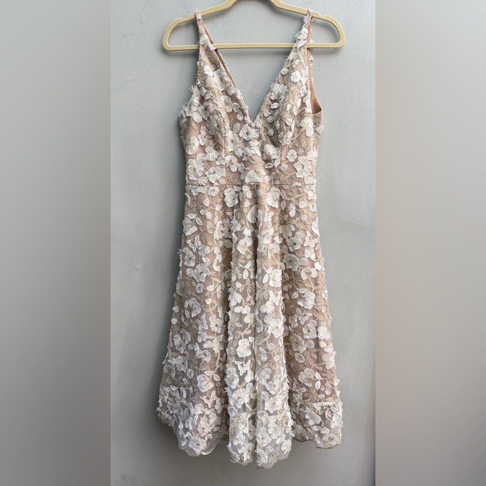 *New* Dress the Population Elisa floral-embroidered midi dress, Size Medium - Picture 3 of 9